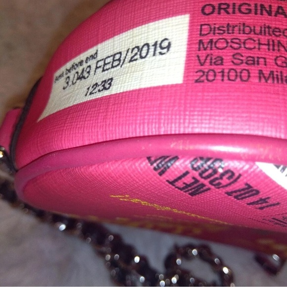 Moschino Pink Fruit Blast Bath & Body Bag - Picture 3 of 3